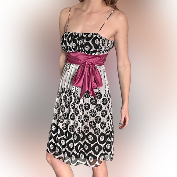 ⭐️HP⭐️Max and Cleo Black and White Dress with Beautiful Purple/Pink Bow - Picture 4 of 11